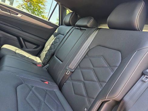 Used 2026 Volkswagen Atlas Cross Sport SE w/ Black Wheel Package FWD image 24