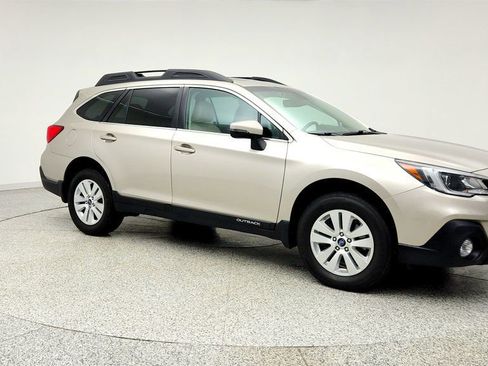 Used 2018 Subaru Outback 2.5i Premium AWD/4WD image 3