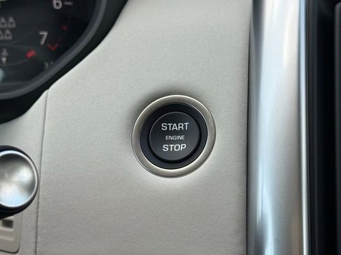 Used 2025 Land Rover Discovery S image 22