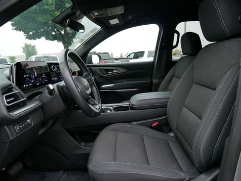 Used 2024 Chevrolet Traverse LT image 9