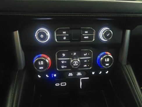 Used 2021 GMC Yukon XL SLT w/ SLT Premium Package AWD/4WD image 28