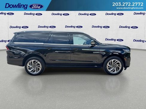 Used 2025 Lincoln Navigator L Reserve AWD/4WD image 9