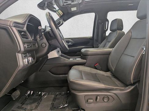 Used 2023 GMC Yukon XL SLT image 17