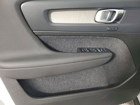 Certified 2025 Volvo XC40 B5 Plus image 21