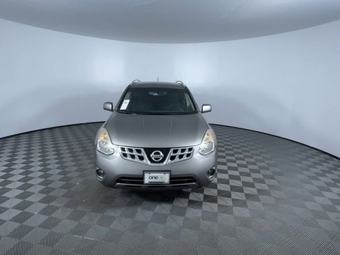 Used 2013 Nissan Rogue SV image 3