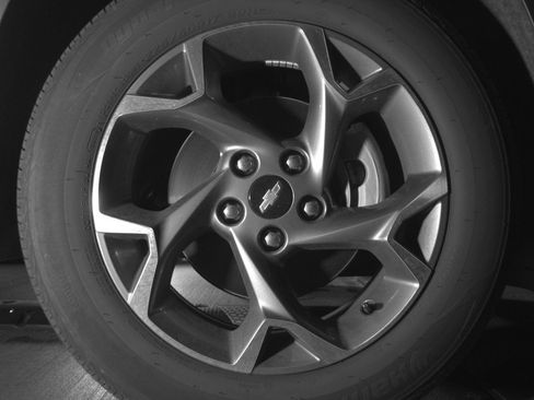 Used 2025 Chevrolet Trax LT w/ LT Convenience Package FWD image 13