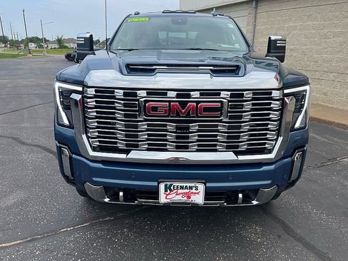 Used 2025 GMC Sierra 3500 Denali w/ Denali Reserve Package AWD/4WD image 3
