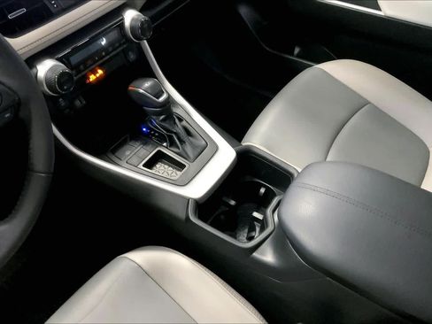 Used 2023 Toyota RAV4 XLE Premium image 18