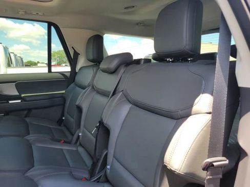 New 2025 Ford Expedition Active image 15