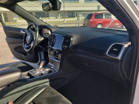 Used 2019 Jeep Grand Cherokee Altitude image 16