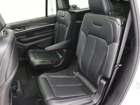 Used 2024 Jeep Grand Cherokee L Limited w/ Luxury Tech Group II image 11