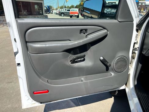 Used 2005 Chevrolet Silverado 3500 4x4 Extended Cab w/ Snow Plow Prep Package image 13