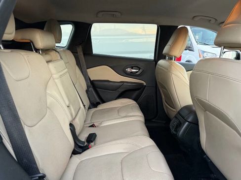 Used 2015 Jeep Cherokee Limited w/ Luxury Group image 11