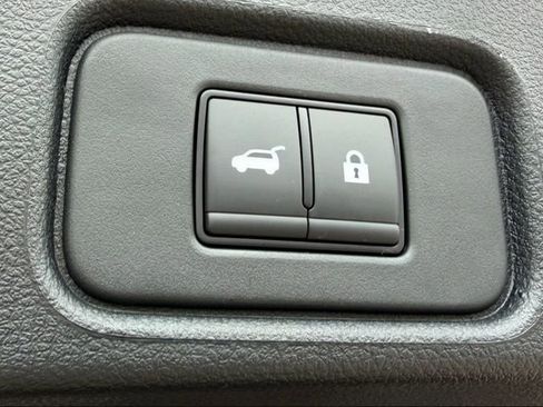 Certified 2026 Nissan Pathfinder SV FWD image 10