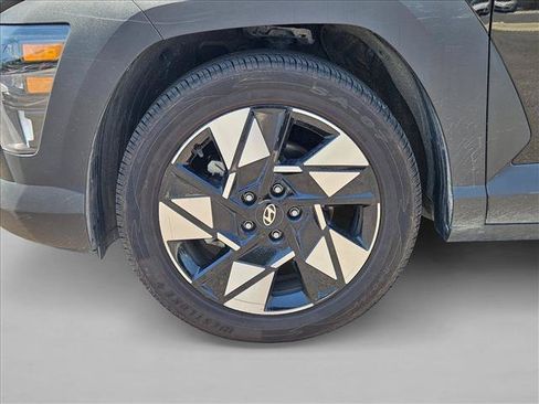 Used 2025 Hyundai Kona SEL FWD image 11