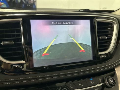 Used 2023 Chrysler Pacifica Limited FWD image 17