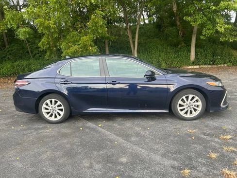 Used 2022 Toyota Camry LE FWD image 2