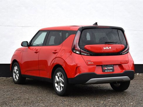 Used 2023 Kia Soul S FWD image 2