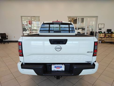 New 2025 Nissan Frontier SV w/ SV Convenience Package AWD/4WD image 4