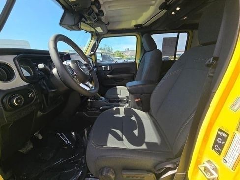 Used 2024 Jeep Wrangler Unlimited Sahara AWD/4WD image 16