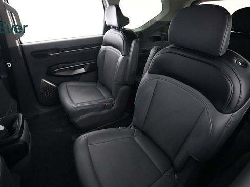 Used 2024 Kia EV9 Light Long Range RWD image 24