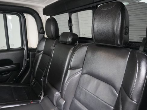 Used 2021 Jeep Gladiator Sport image 12