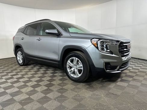 Used 2023 GMC Terrain SLE w/ Driver Convenience Package image 2