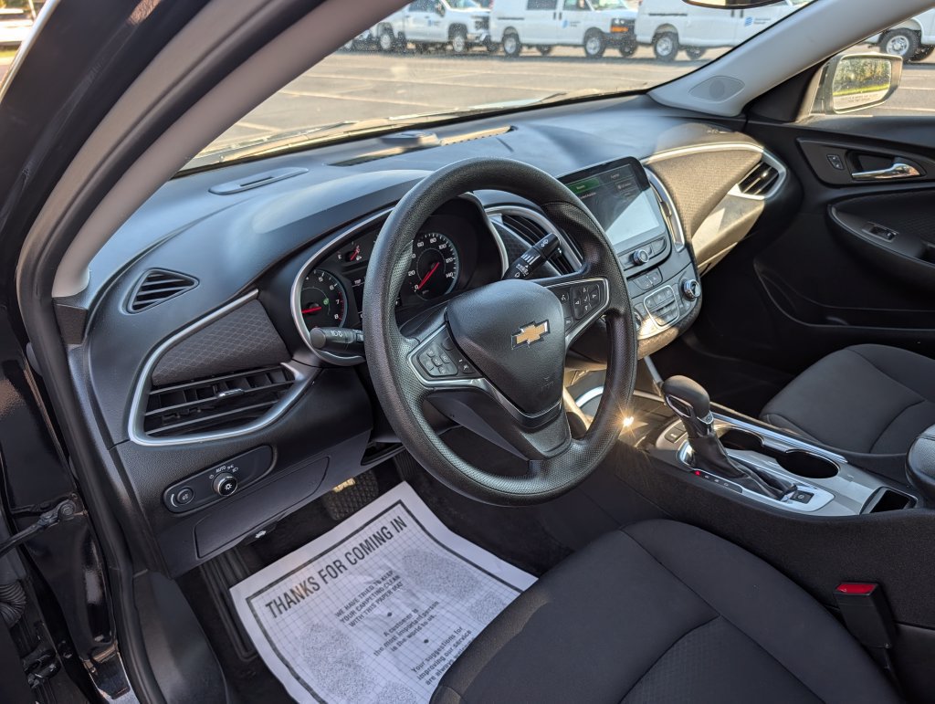 Used 2025 Chevrolet Malibu LT FWD image 17