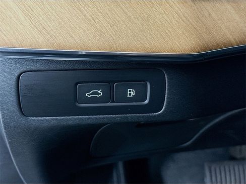 Used 2024 Volvo XC90 T8 Plus w/ Protection Package Premier image 11