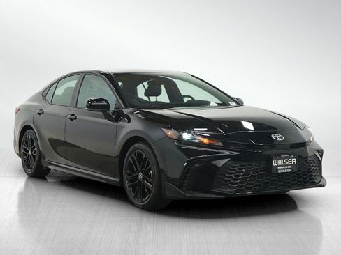 Used 2025 Toyota Camry SE image 7