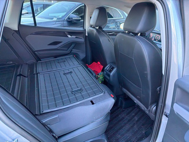 Used 2025 Volkswagen Tiguan SE w/ Panoramic Sunroof Package AWD/4WD image 11