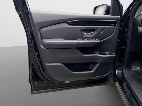 Used 2023 Honda Pilot Touring image 9