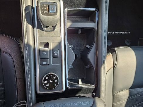 Used 2022 Nissan Pathfinder Platinum image 25