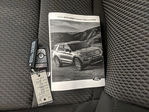 Certified 2023 Ford Explorer XLT w/ Class IV Trailer Tow Package AWD/4WD image 30