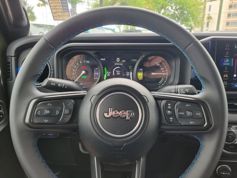 Used 2024 Jeep Wrangler Unlimited Rubicon 4xe AWD/4WD image 15