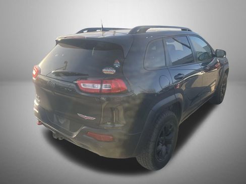 Used 2017 Jeep Cherokee Trailhawk image 2
