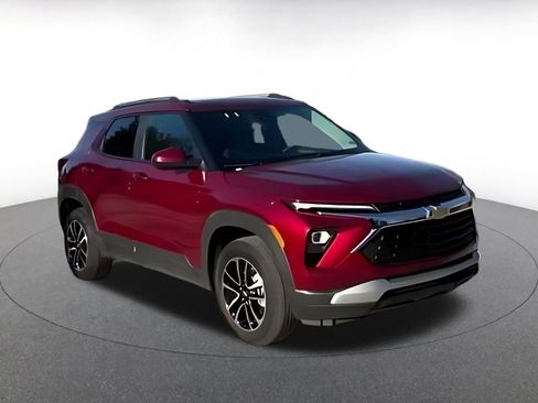 Used 2025 Chevrolet TrailBlazer LT w/ Driver Confidence Package image 12