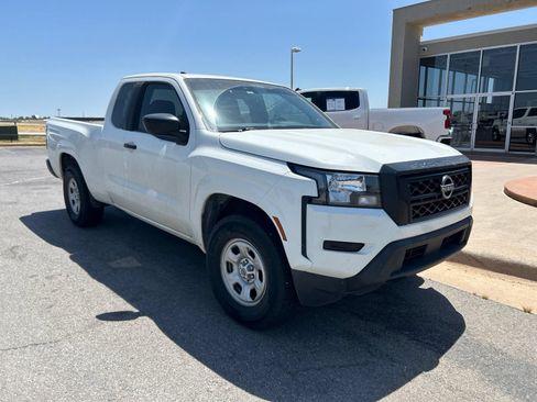 Used 2022 Nissan Frontier S RWD image 3