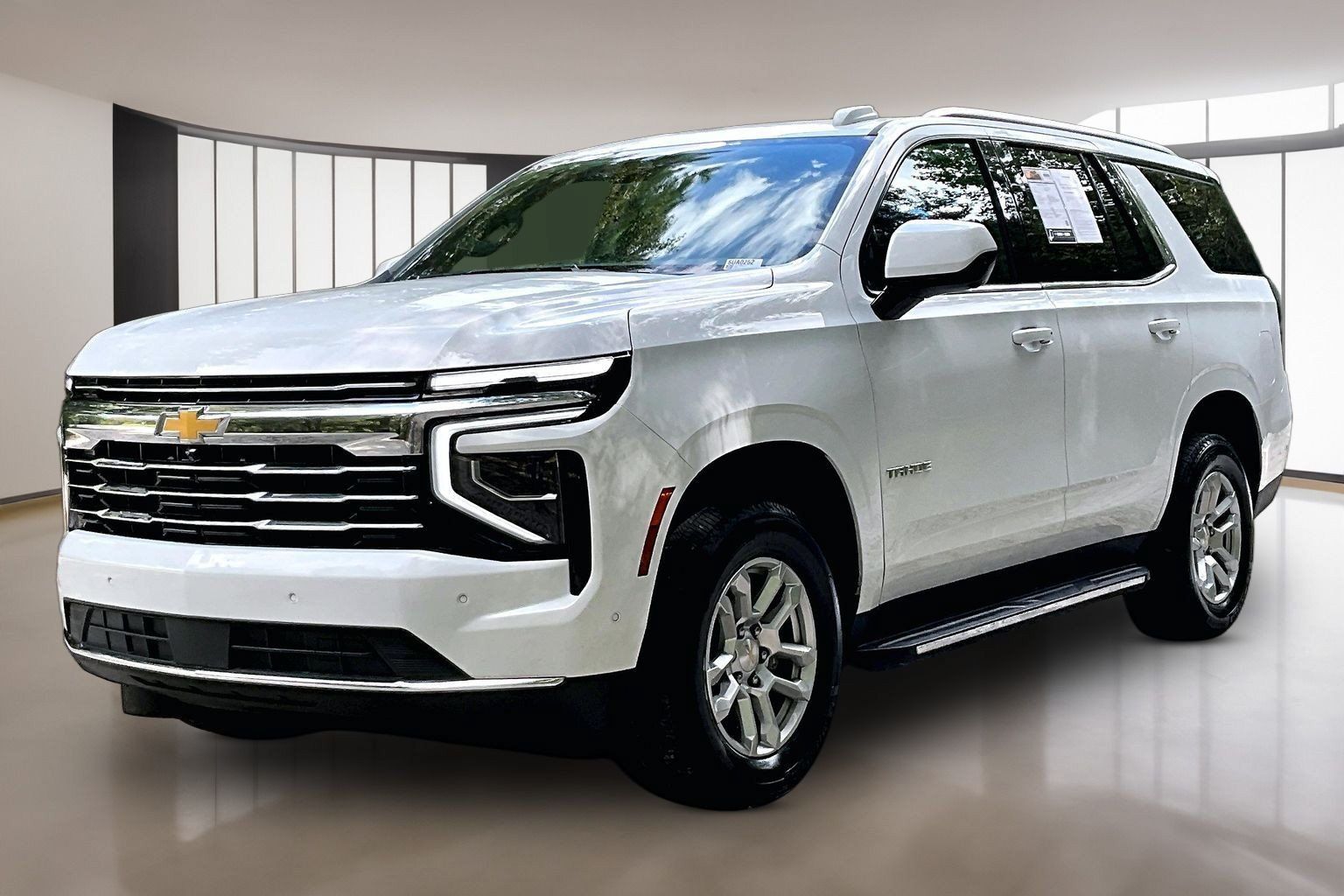 Used 2025 Chevrolet Tahoe LT RWD image 3