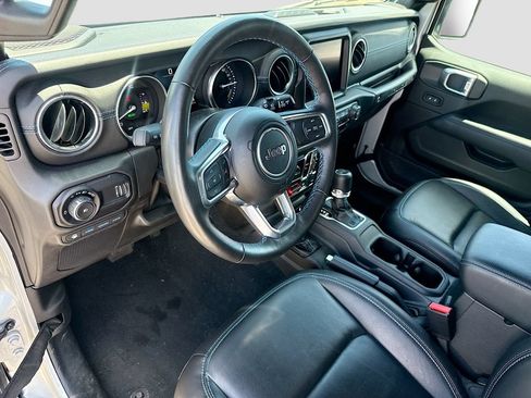 Used 2023 Jeep Wrangler Unlimited Rubicon 4xe w/ Cold Weather Group AWD/4WD image 10
