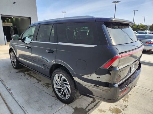 Used 2025 Lincoln Navigator Reserve AWD/4WD image 7