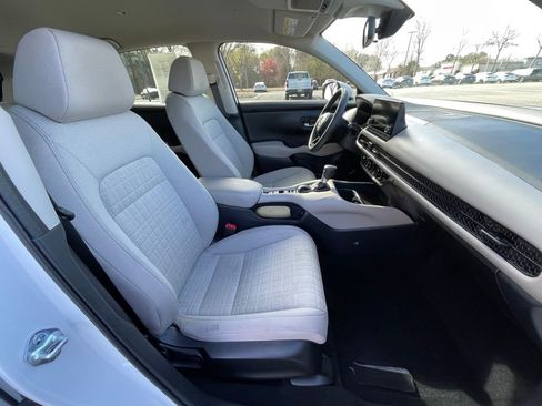 Certified 2025 Honda HR-V LX image 31