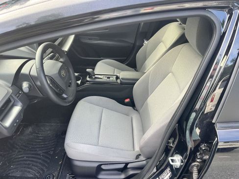 Used 2024 Toyota Prius LE FWD image 12