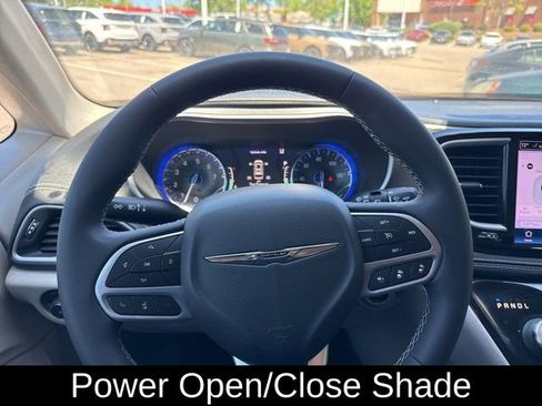 Used 2022 Chrysler Pacifica Touring-L AWD/4WD image 24