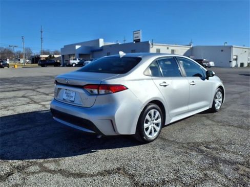 Used 2022 Toyota Corolla LE image 18