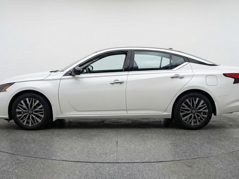Used 2025 Nissan Altima 2.5 SV FWD image 5