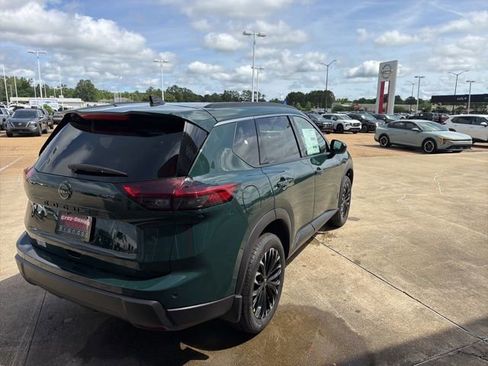 New 2026 Nissan Rogue SV FWD image 4