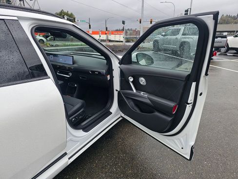 New 2026 Genesis GV60 Advance image 28