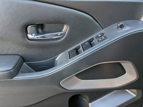 Used 2023 Nissan Frontier SV w/ Technology Package image 15