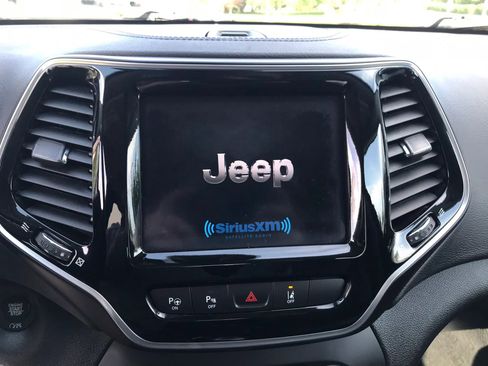 Used 2019 Jeep Cherokee Limited w/ Technology Group AWD/4WD image 21